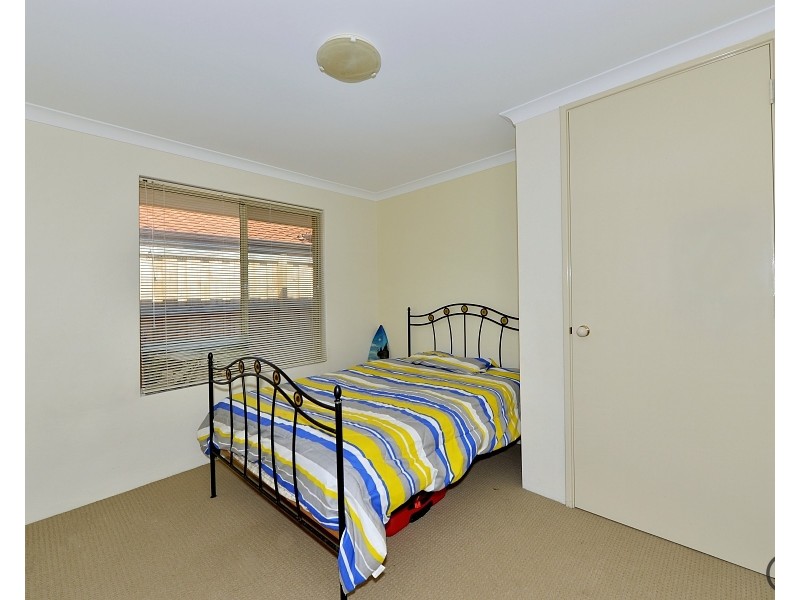 11 Paradise Circuit, Halls Head WA 6210