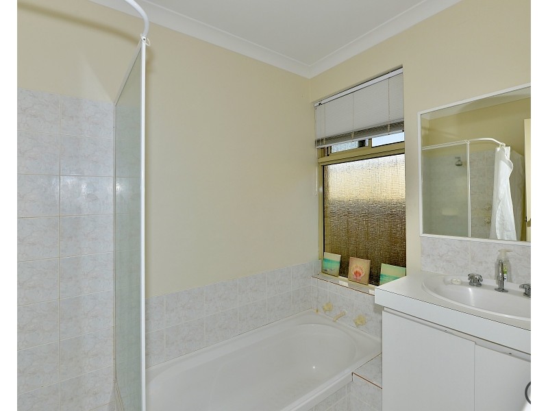 11 Paradise Circuit, Halls Head WA 6210
