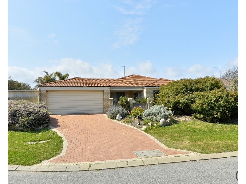 11 Paradise Circuit, Halls Head WA 6210
