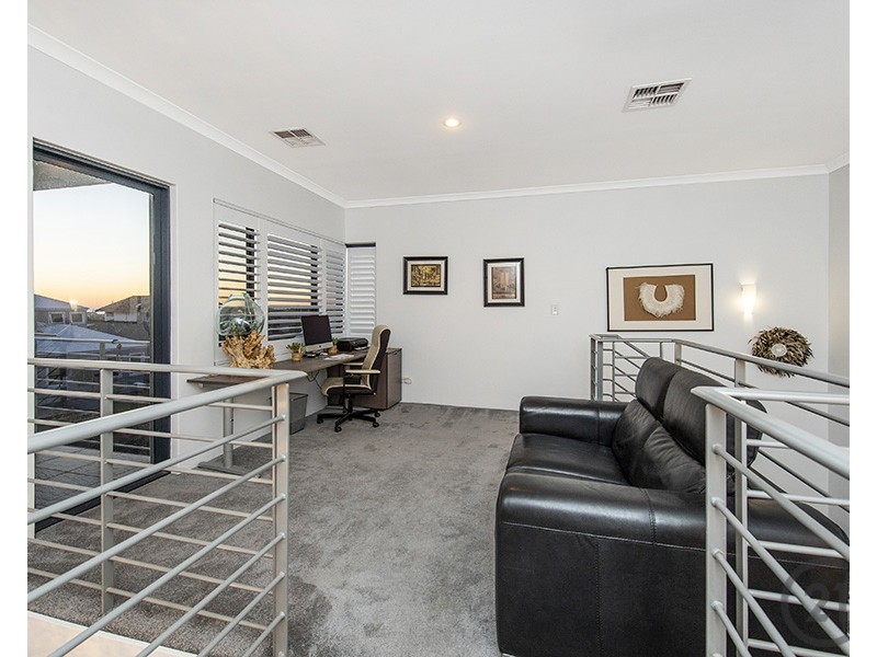 17 Australis Circle, Wannanup WA 6210