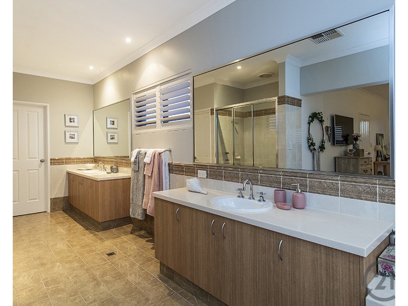 17 Australis Circle, Wannanup WA 6210