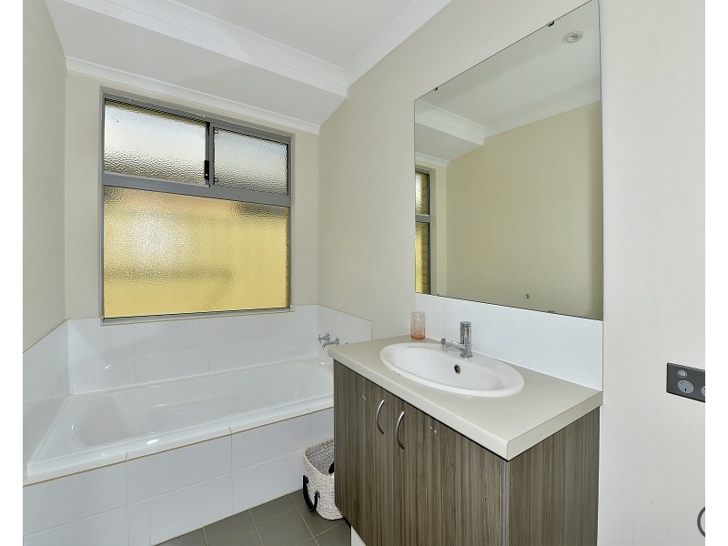 148 Badgerup Avenue, Lakelands WA 6180