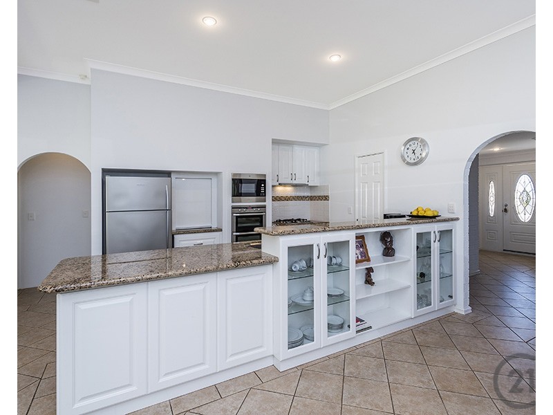 18 Hamilton Way, Silver Sands WA 6210