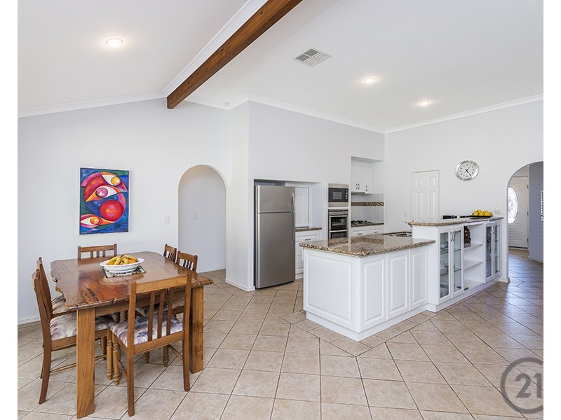 18 Hamilton Way, Silver Sands WA 6210