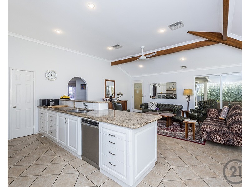 18 Hamilton Way, Silver Sands WA 6210