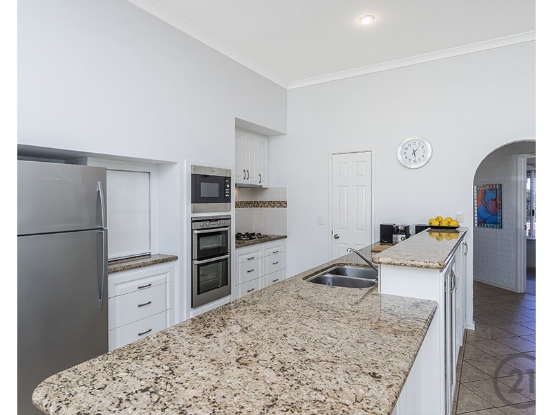 18 Hamilton Way, Silver Sands WA 6210