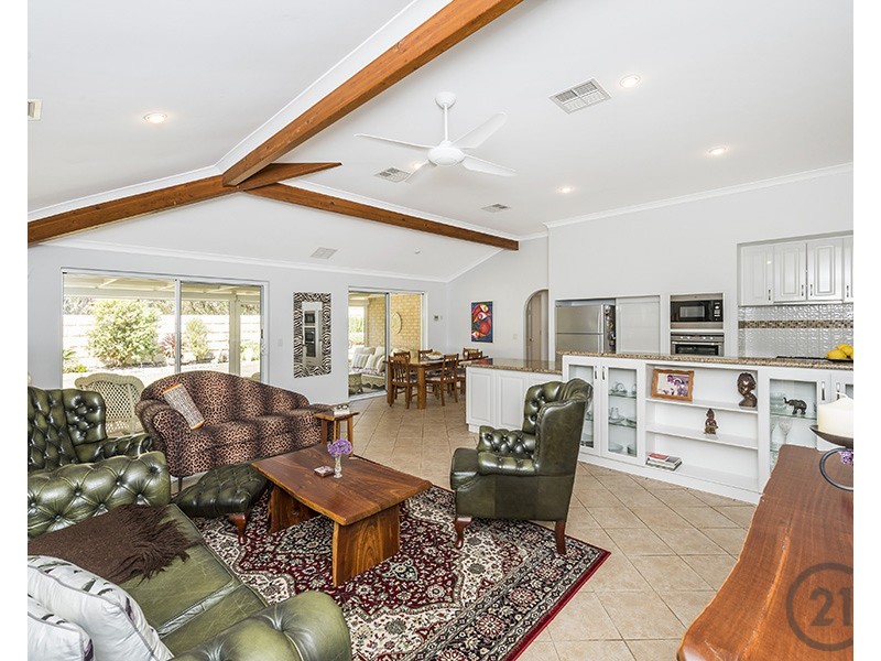 18 Hamilton Way, Silver Sands WA 6210