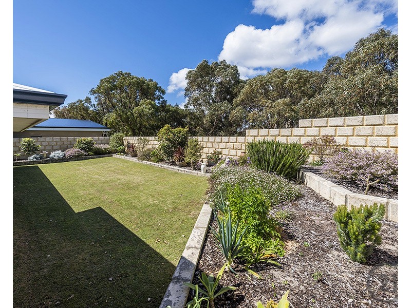 18 Hamilton Way, Silver Sands WA 6210