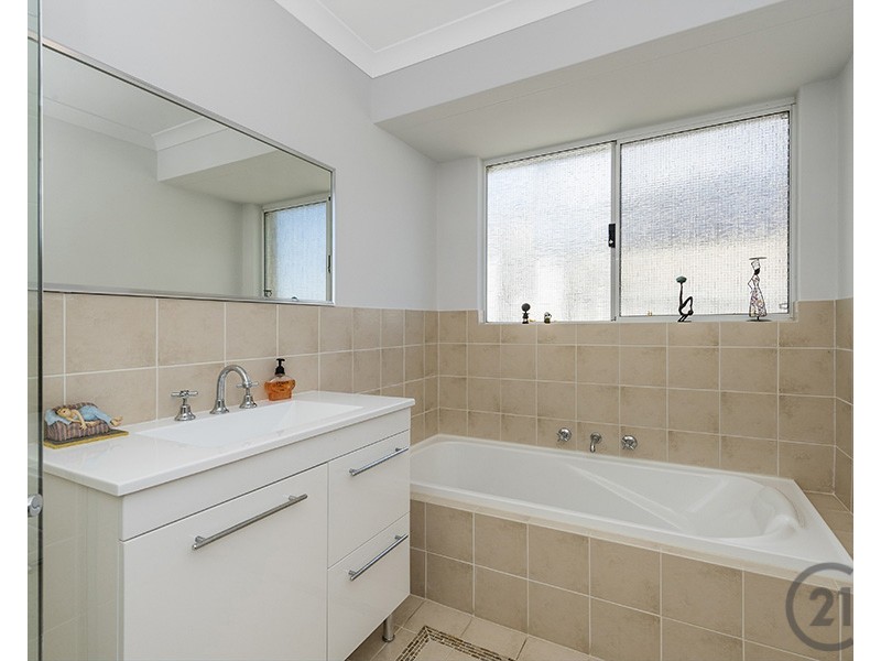 18 Hamilton Way, Silver Sands WA 6210