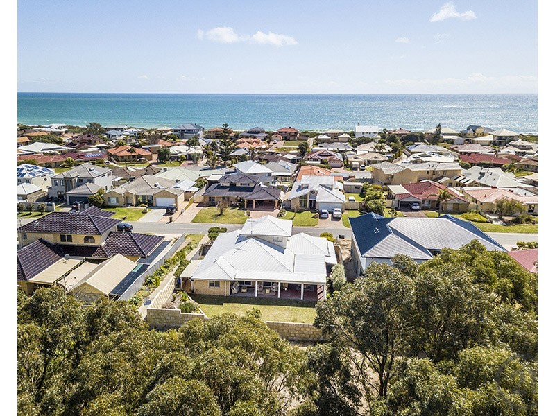 18 Hamilton Way, Silver Sands WA 6210