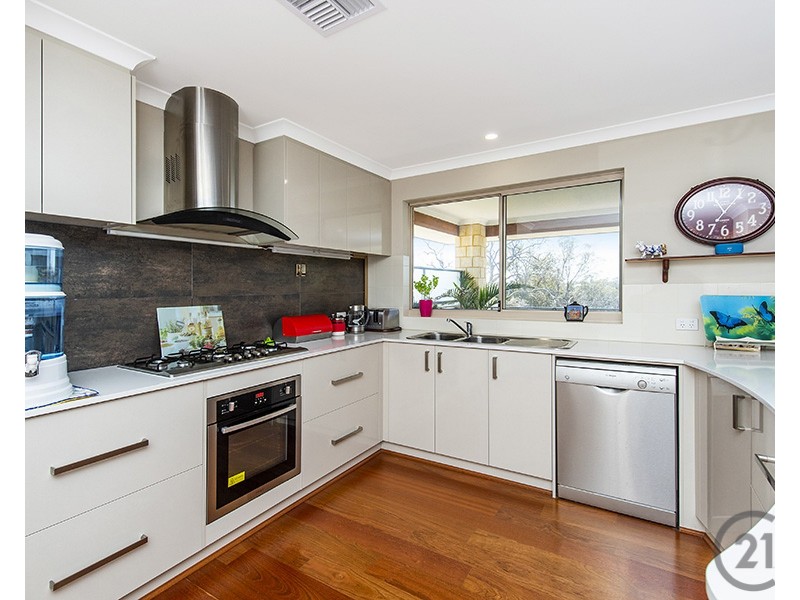 23 Wedgetail Retreat, Halls Head WA 6210