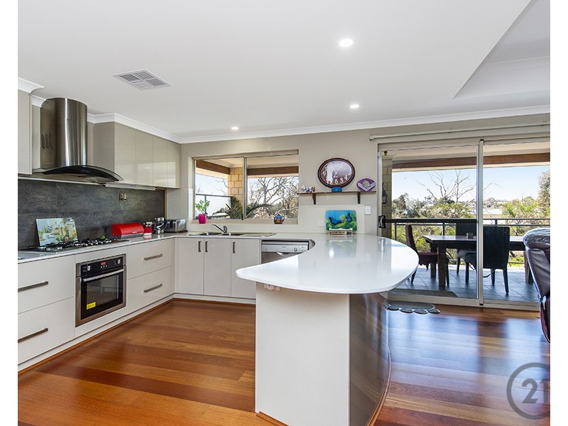 23 Wedgetail Retreat, Halls Head WA 6210