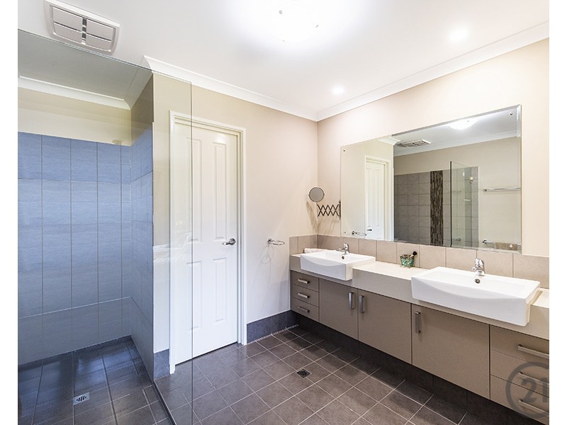 23 Wedgetail Retreat, Halls Head WA 6210