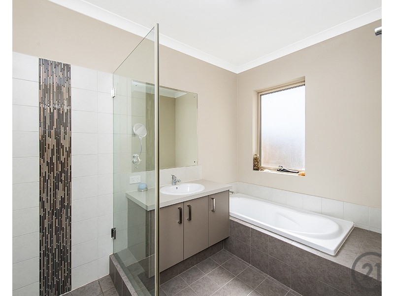 23 Wedgetail Retreat, Halls Head WA 6210