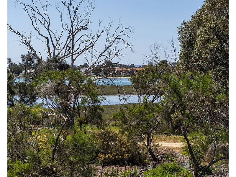 23 Wedgetail Retreat, Halls Head WA 6210