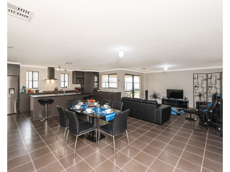 27 Broadstone Vista, Meadow Springs WA 6210