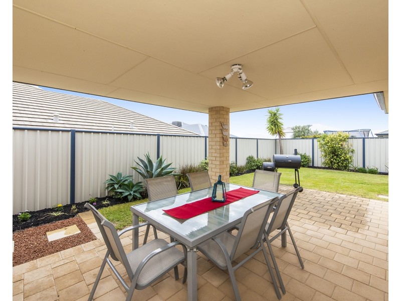 27 Broadstone Vista, Meadow Springs WA 6210