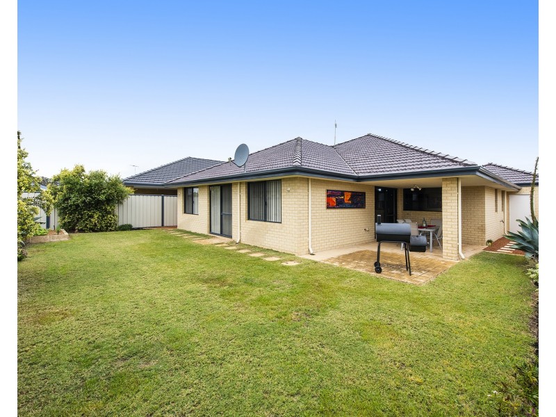 27 Broadstone Vista, Meadow Springs WA 6210