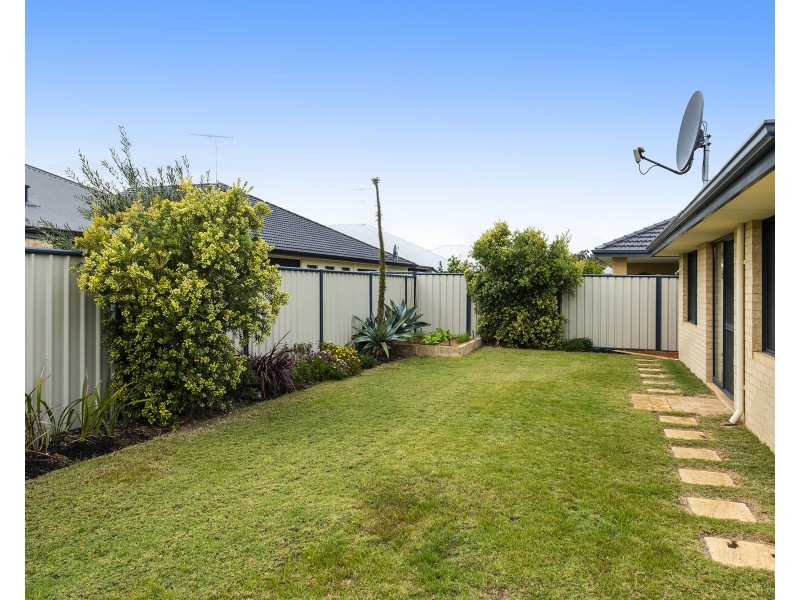 27 Broadstone Vista, Meadow Springs WA 6210