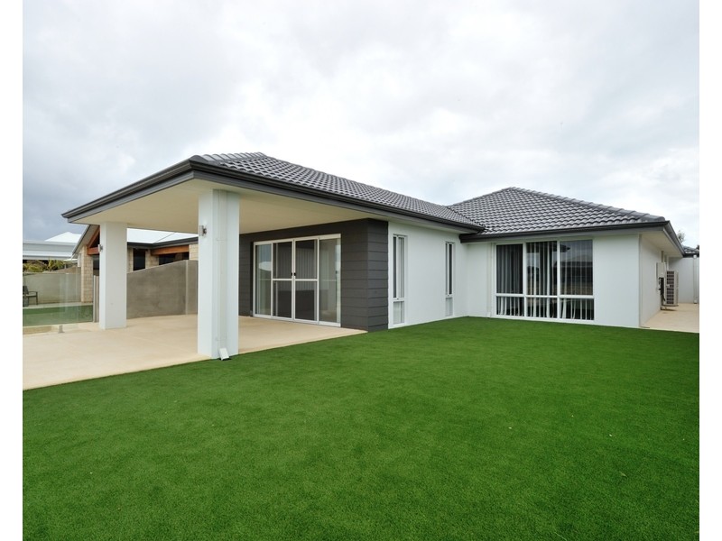 93 Waterlily Drive, Dudley Park WA 6210