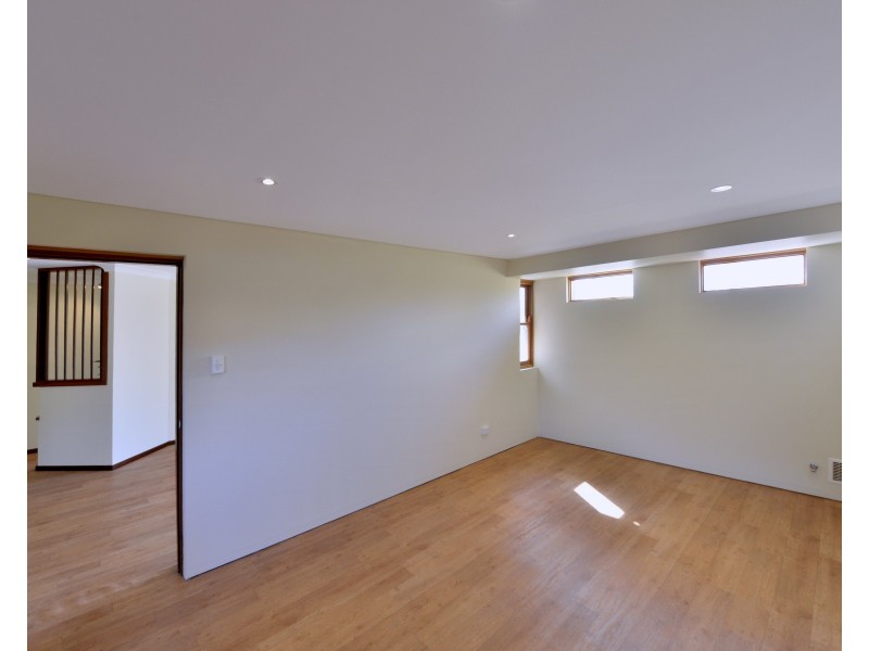 12A Rocklea Place, Silver Sands WA 6210