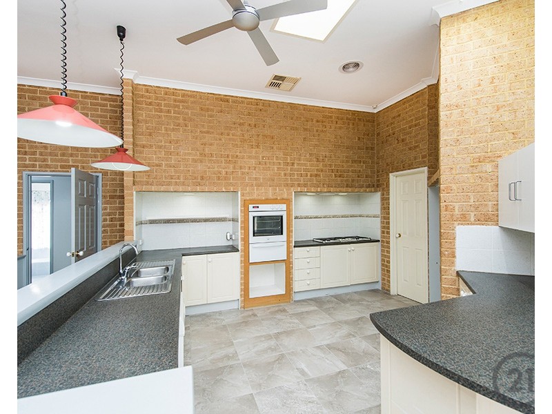 10 Maroona Place, Greenfields WA 6210