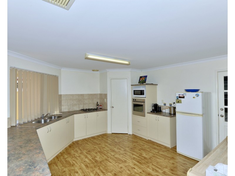 10 Brouwer Trail, Dudley Park WA 6210