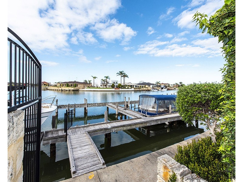 49  Waterside Drive, Dudley Park WA 6210