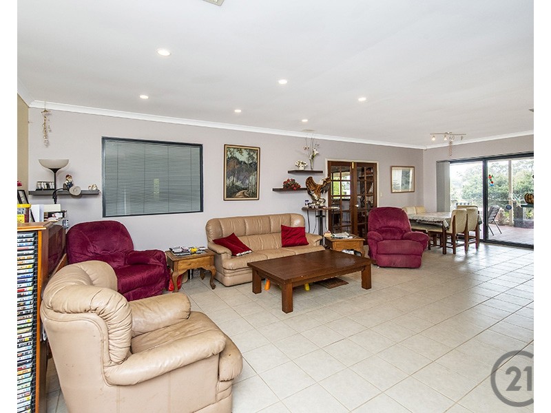 5 Bookara View, Lakelands WA 6180