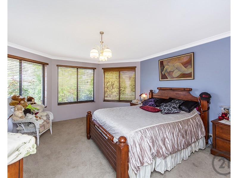 5 Bookara View, Lakelands WA 6180