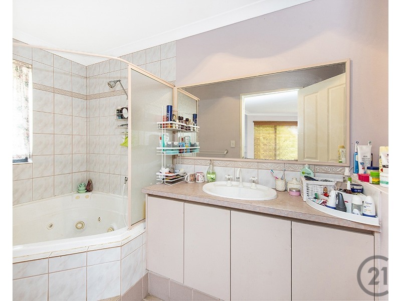 5 Bookara View, Lakelands WA 6180