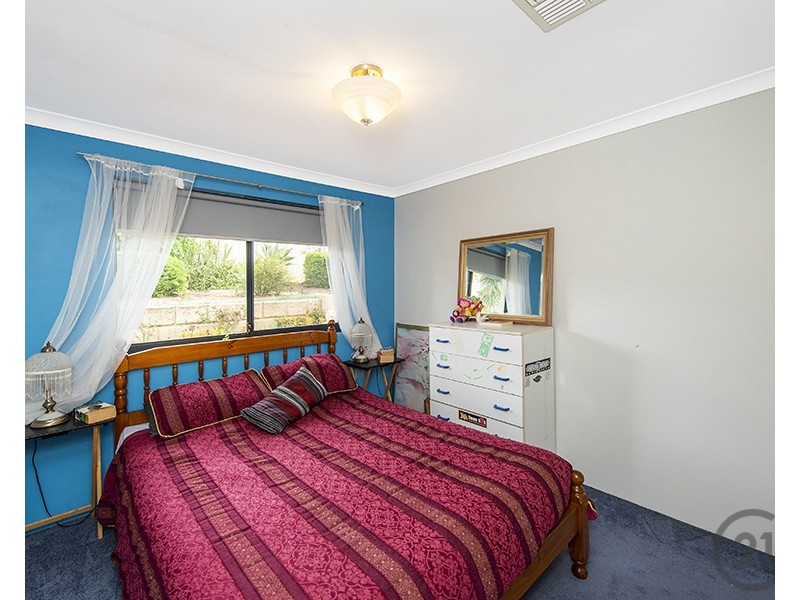 5 Bookara View, Lakelands WA 6180