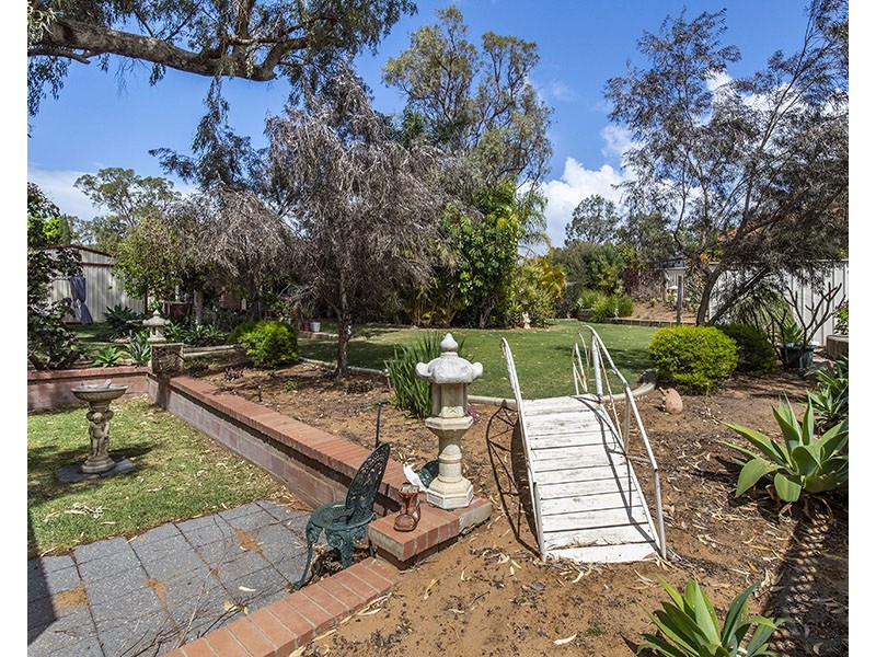 5 Bookara View, Lakelands WA 6180