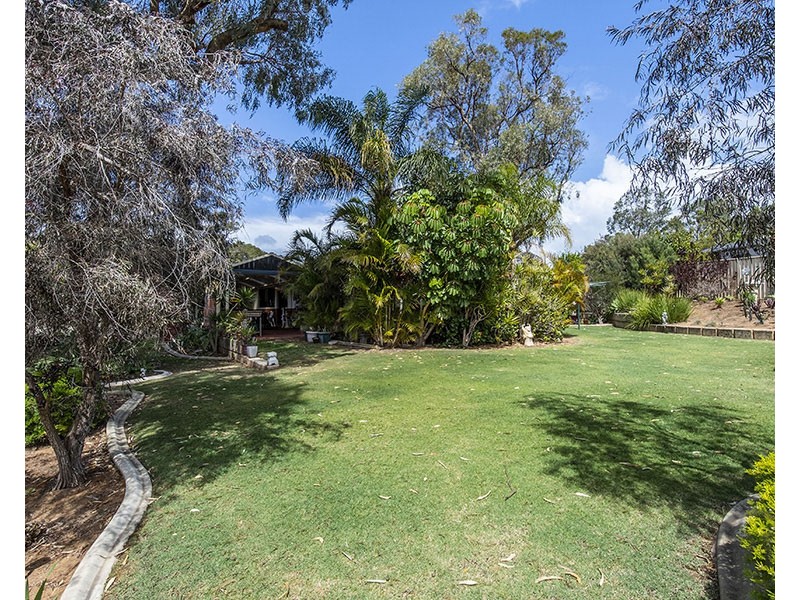 5 Bookara View, Lakelands WA 6180
