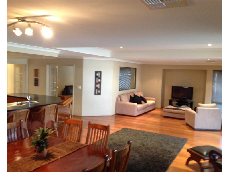 14 Trade Winds Retreat, Dudley Park WA 6210