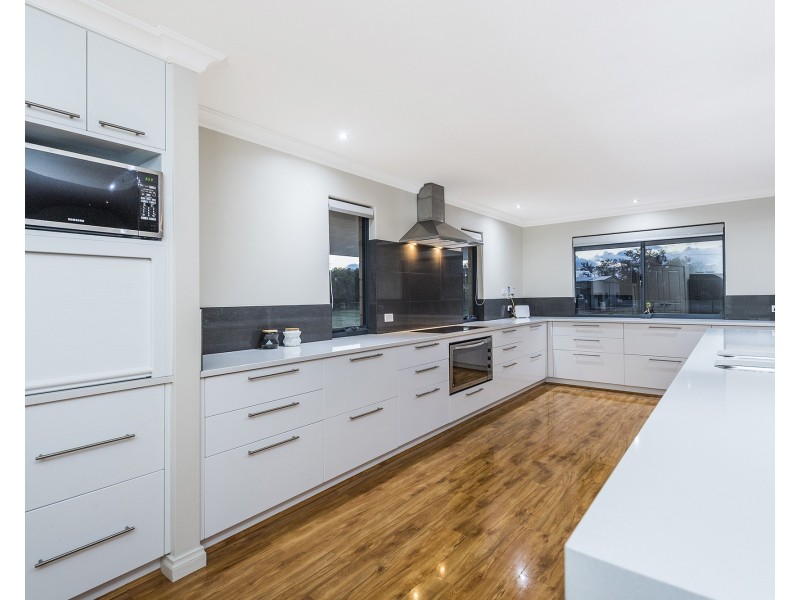 113  Serene Place, Barragup WA 6209