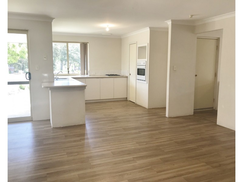 17 Kangaroo Paw Drive, Greenfields WA 6210