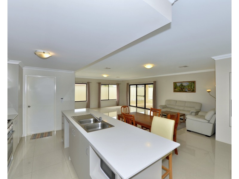 8 McCubbin Loop, Dawesville WA 6211