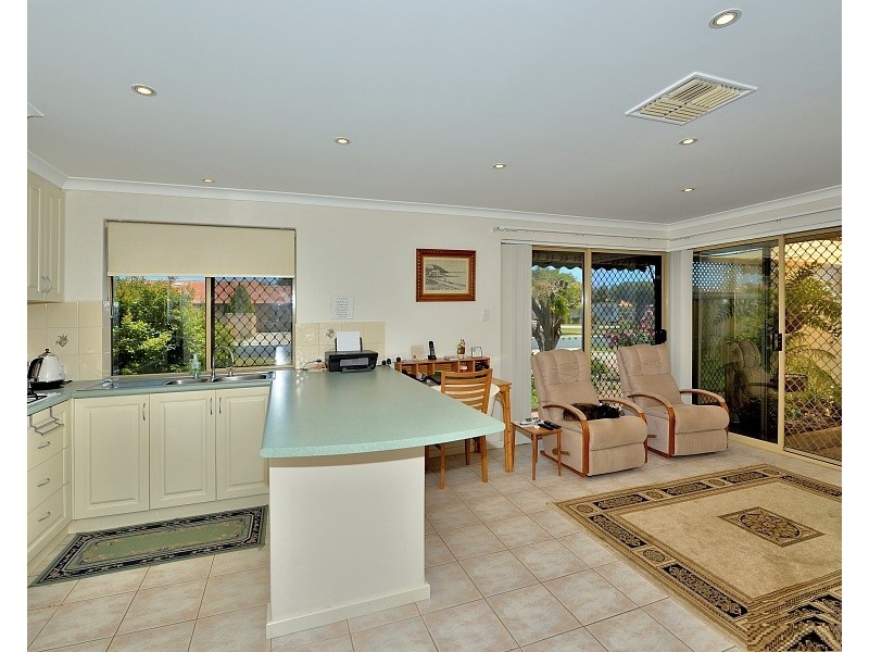 6/2 Loaring Street, Mandurah WA 6210