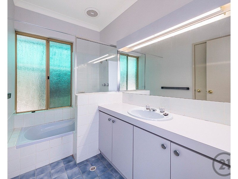 29 PortMarnock Circle, Halls Head WA 6210