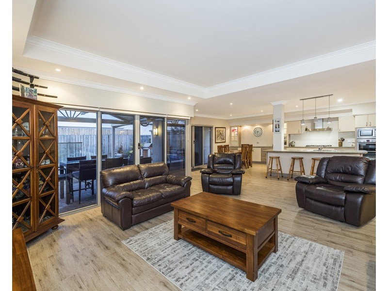 117 Hudson Drive, Dudley Park WA 6210