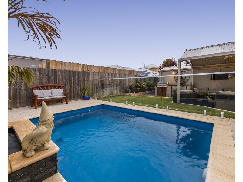 117 Hudson Drive, Dudley Park WA 6210