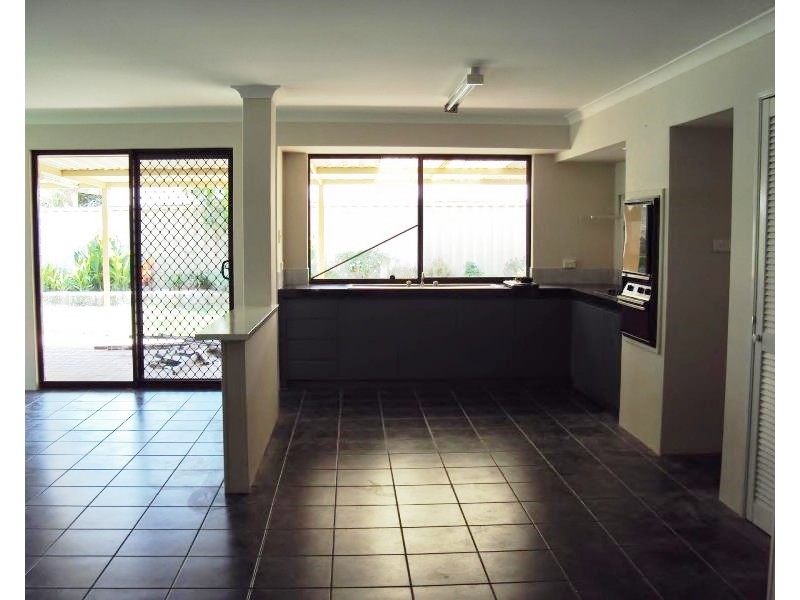 6 PERIDA WAY, Greenfields WA 6210