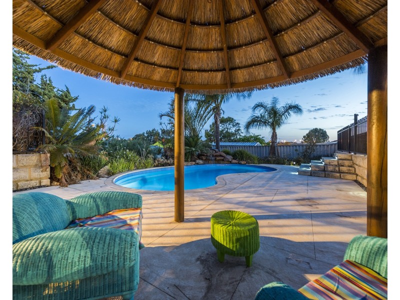 25  Casuarina Drive, Halls Head WA 6210