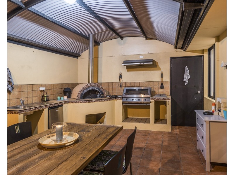 25  Casuarina Drive, Halls Head WA 6210