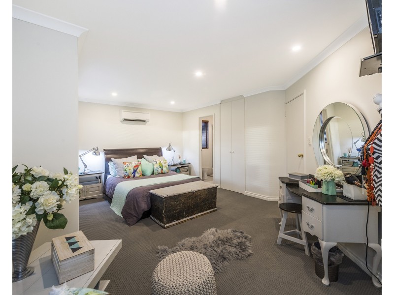 25  Casuarina Drive, Halls Head WA 6210