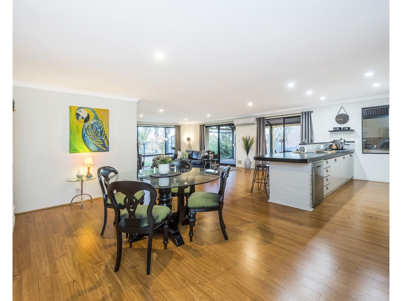 25  Casuarina Drive, Halls Head WA 6210