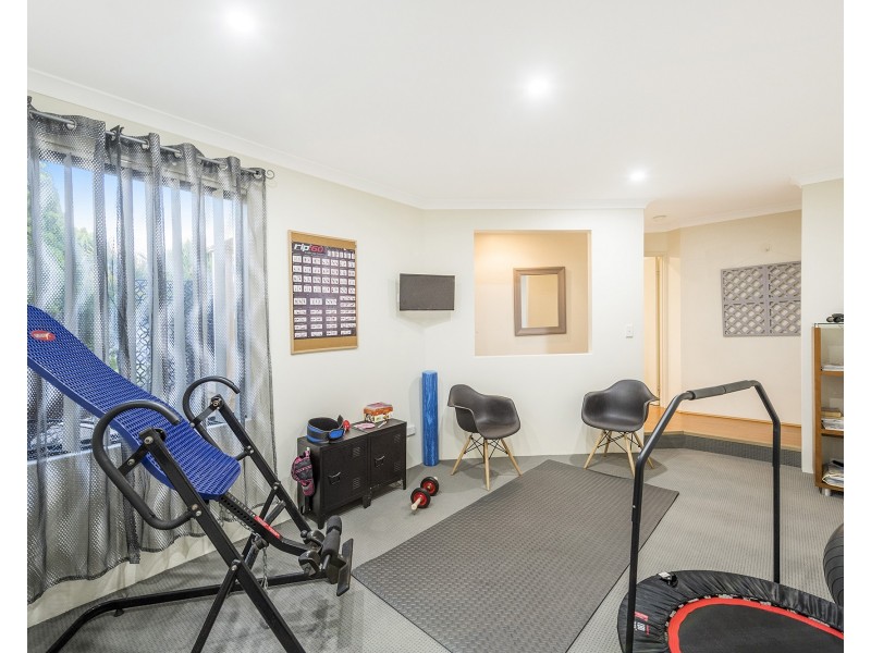 25  Casuarina Drive, Halls Head WA 6210