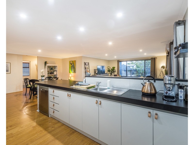 25  Casuarina Drive, Halls Head WA 6210