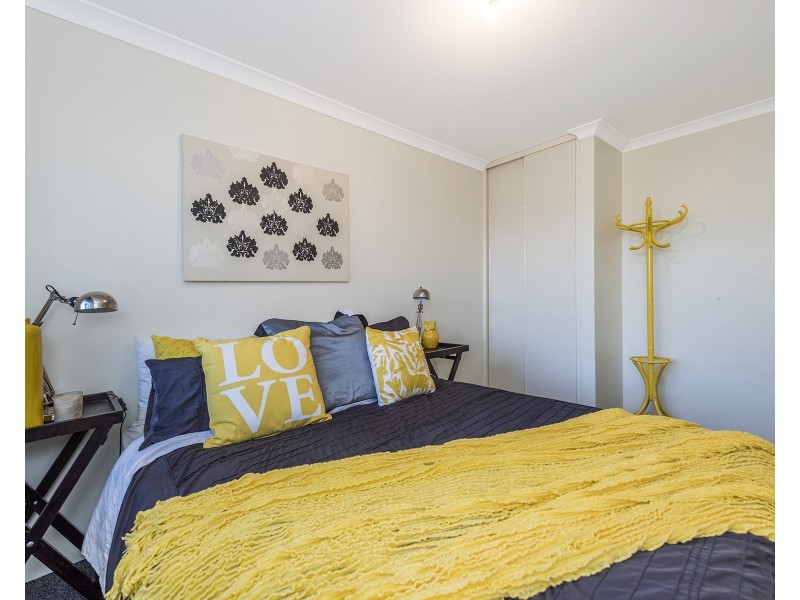 25  Casuarina Drive, Halls Head WA 6210